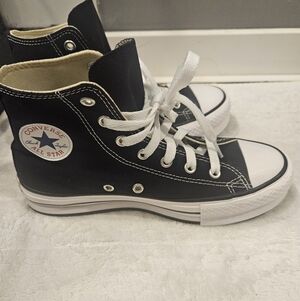 Converse Black and White All Star High-Tops. ⁺‧₊˚ ཐི⋆♱⋆ཋྀ ˚₊‧⁺